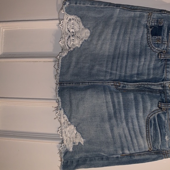 American eagle 🦅 distressed jean skirt - Picture 3 of 6